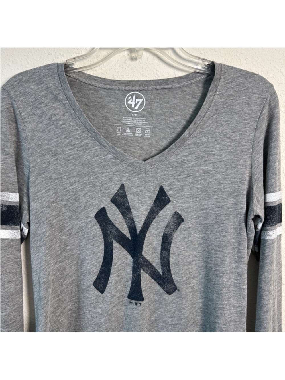 New York Yankees ‘47 Brand Retro V-Neck Long Sleeve Shirt Women’s Small Gray - Picture 2 of 11